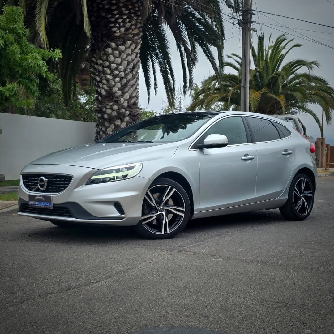 VOLVO V40 T4