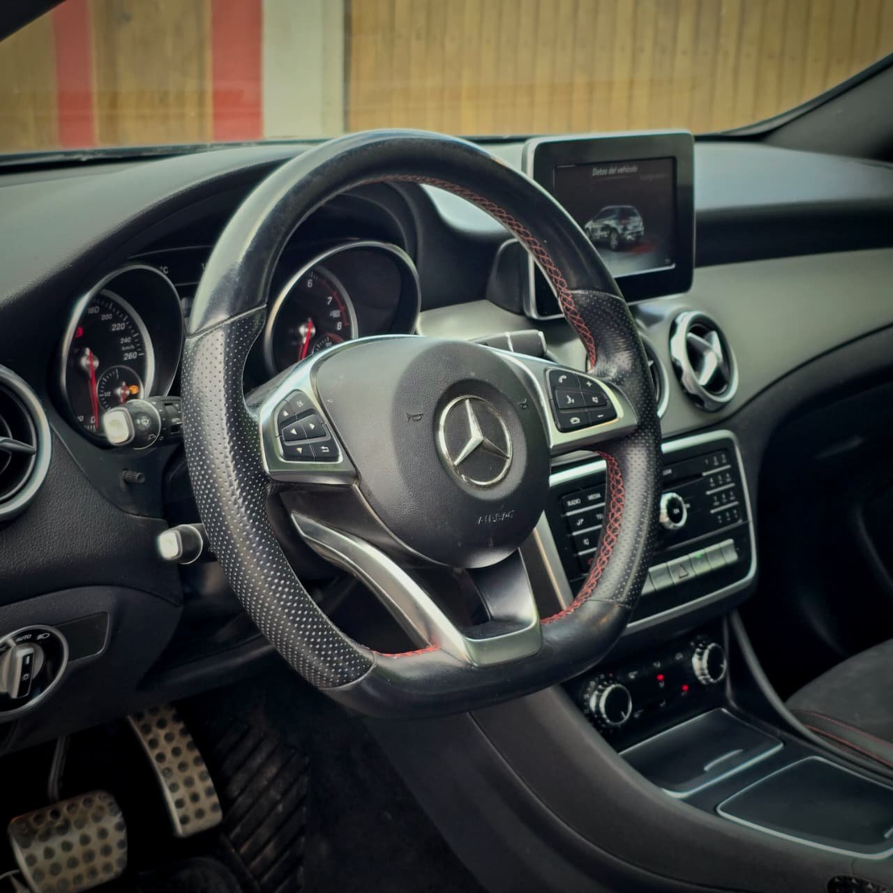 Mercedes Benz GLA 250 HB foto 2