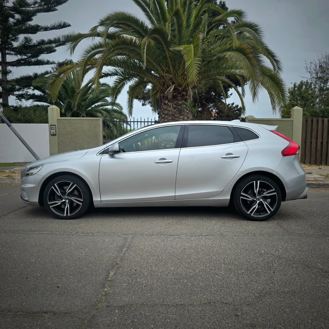 VOLVO V40 T4 foto 3