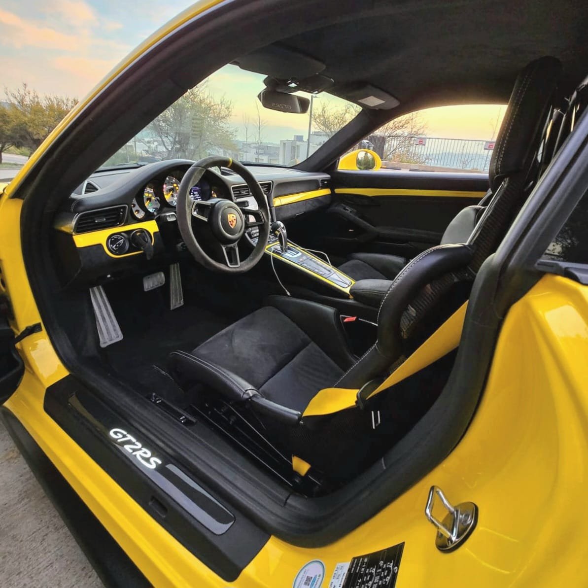 PORSCHE 911 GT2 RS foto 2