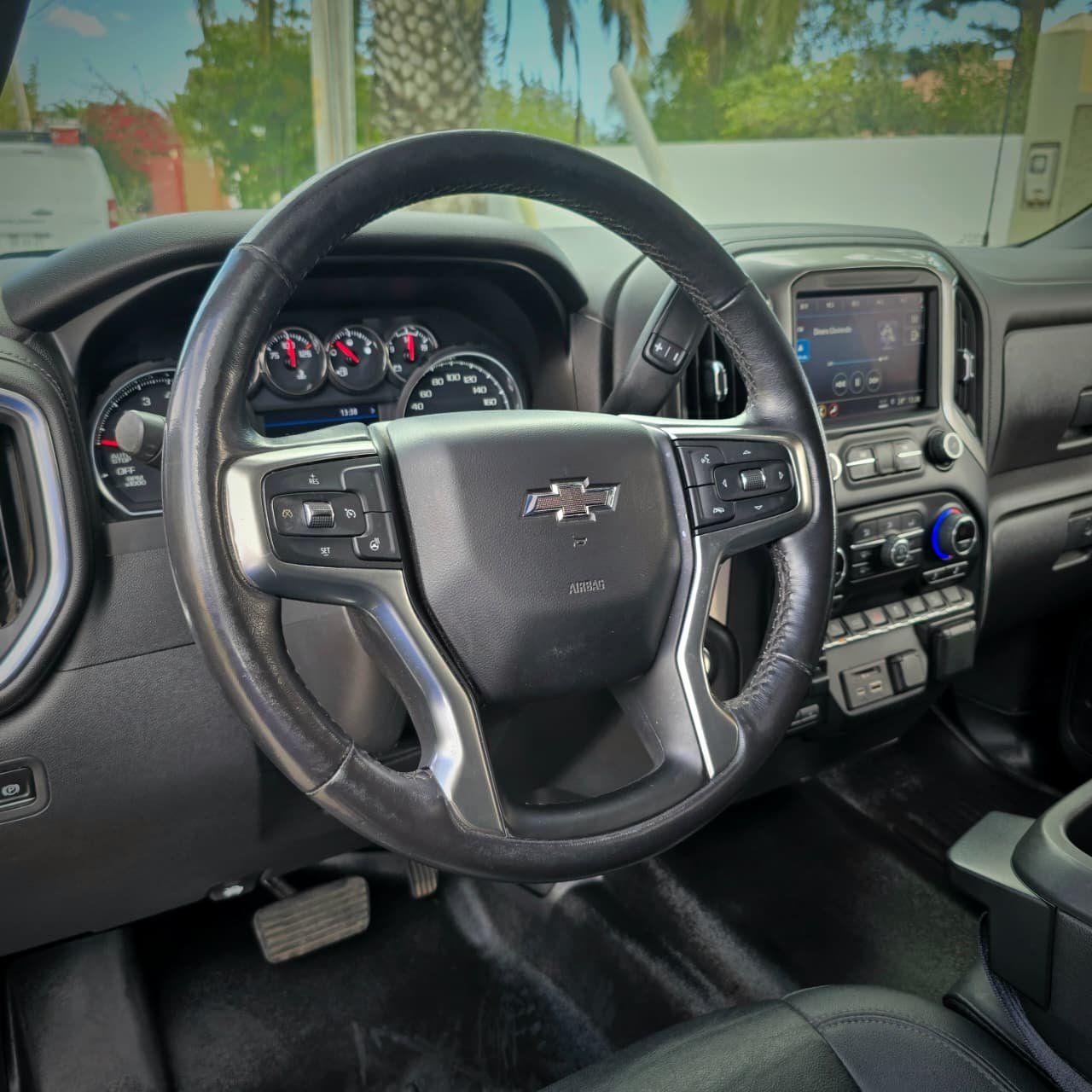 CHEVROLET SILVERADO TRAILBOSS foto 2