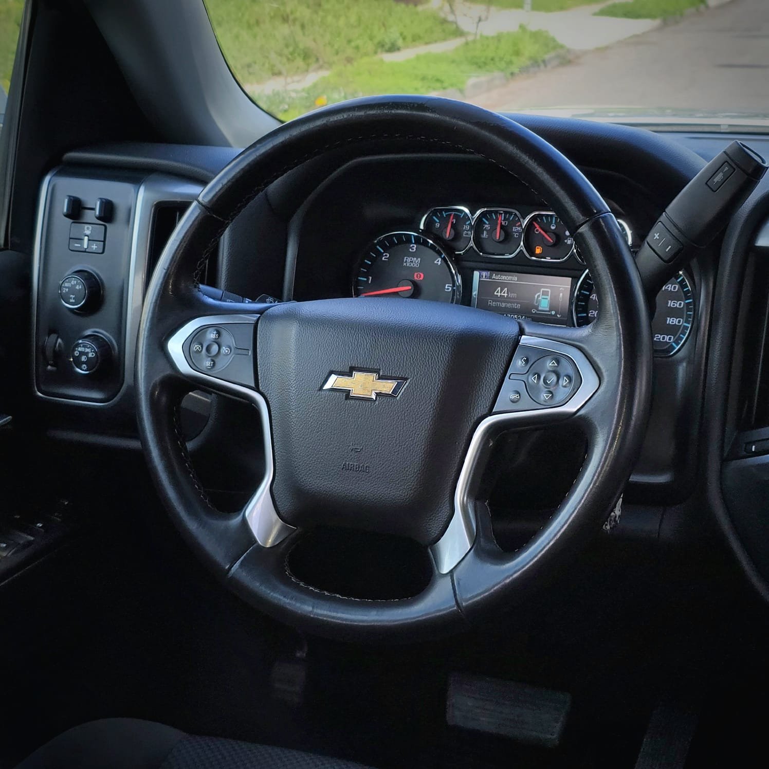 Chevrolet Silverado — foto 2 de 10