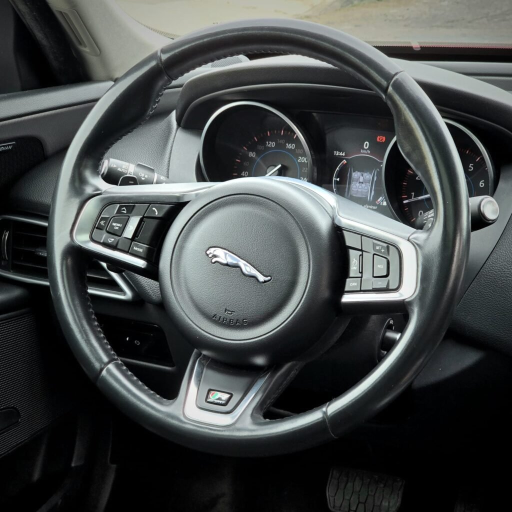 JAGUAR XE 2017 foto 2