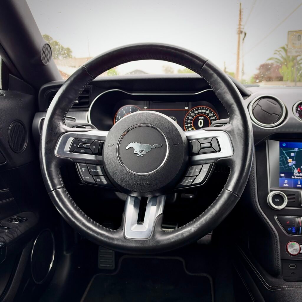 Ford Mustang 2023 foto 2