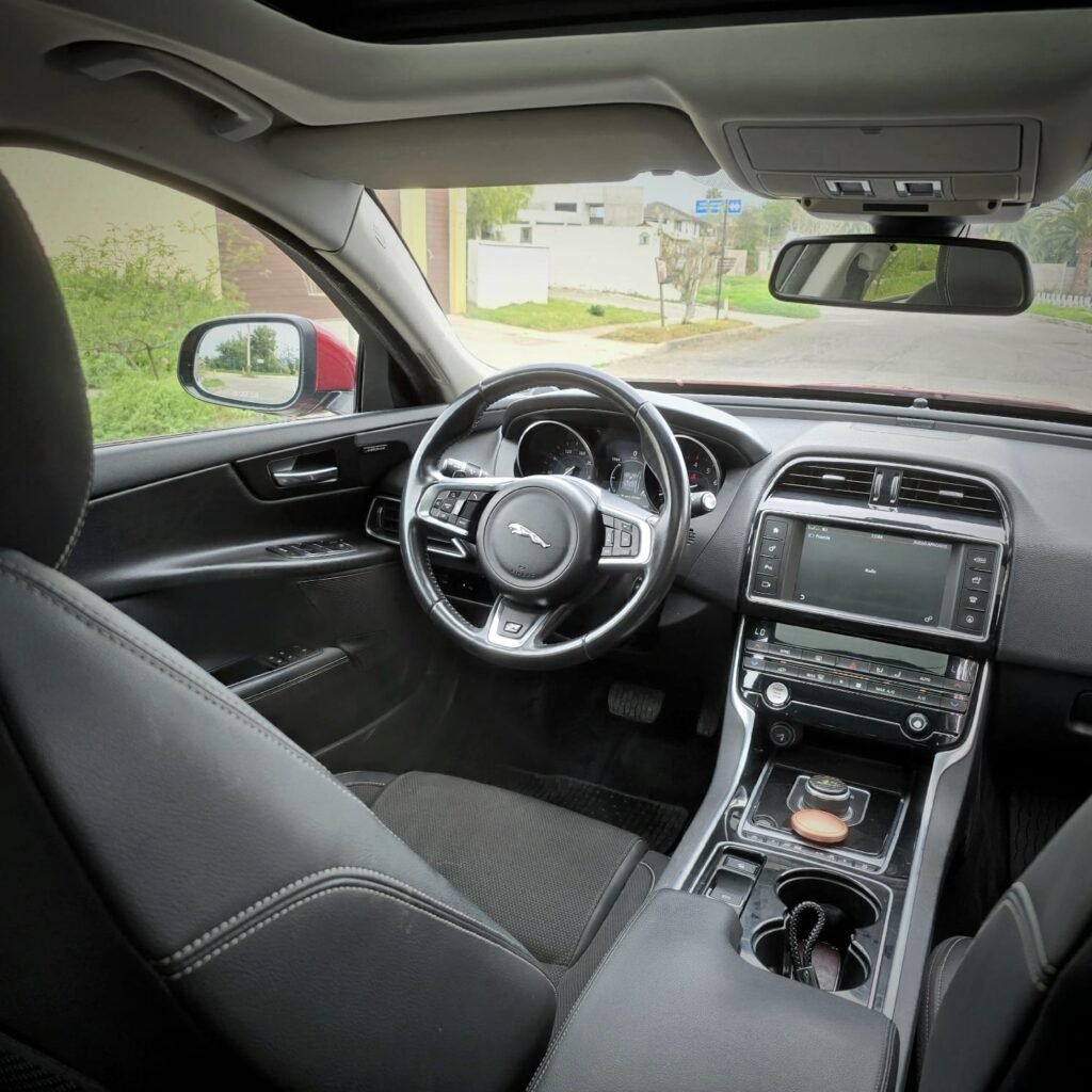 JAGUAR XE 2017 foto 8