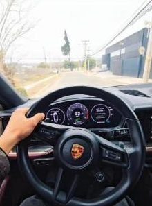 Portada del reel: Porsche, al volante